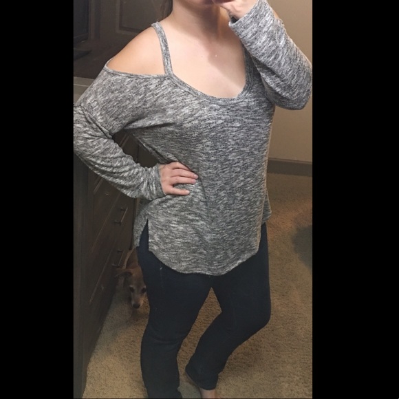 LAST ONE! Super soft grey cold shoulder top - Picture 7 of 8
